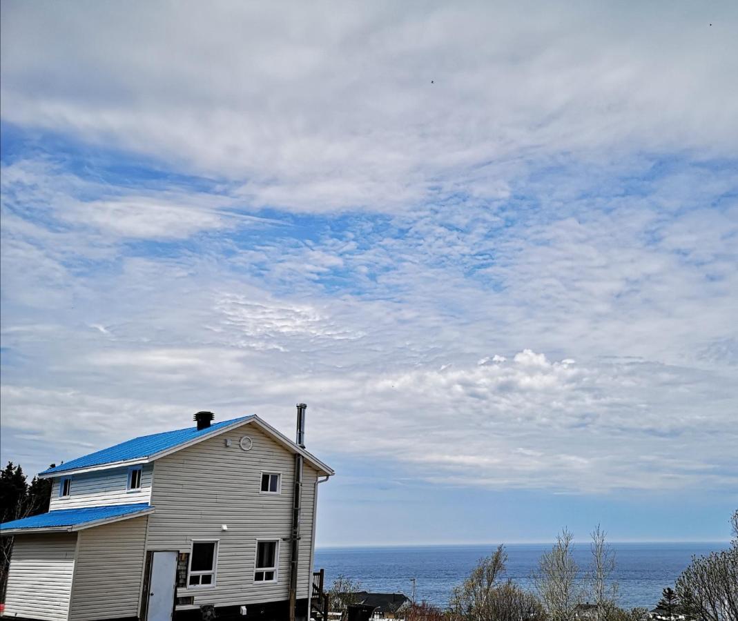 Lofts Hotel Gaspesie Sainte Anne des Monts Exterior photo